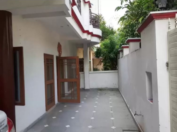 Ready to move Independent House Villa in Aliganj Lucknow