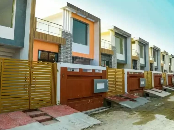 Ready to move homes property in Old Labour Colony Lucknow